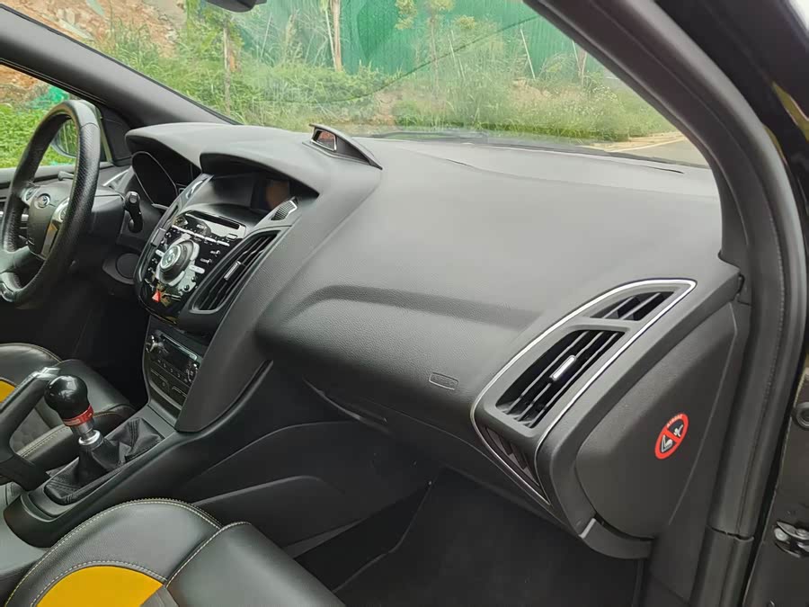 Ford Focus (Imported) 2014 car image #37