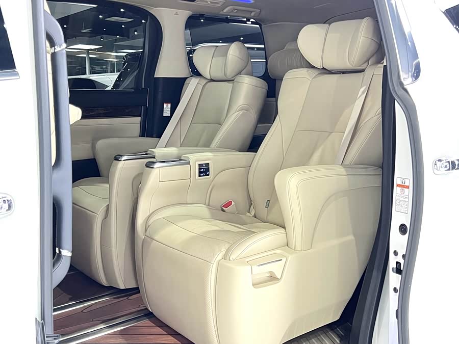 Toyota Alphard 2021 car image #37