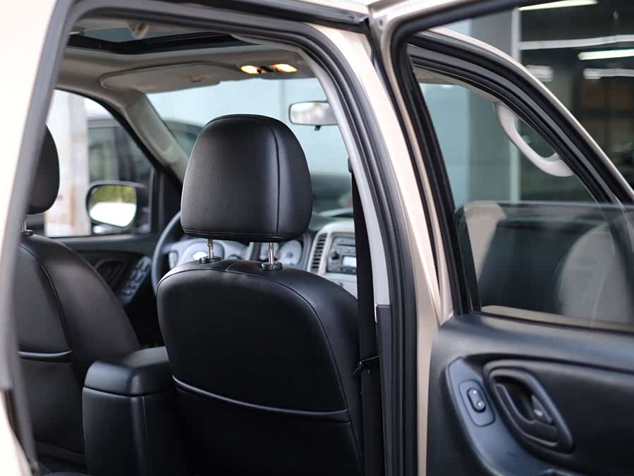 Ford Escape (Imported) 2007 immagine di auto #37