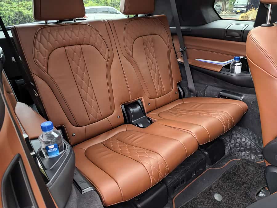 BMW X7 M60i 2023 #37 BMW X7 M60i 2023 car image #37