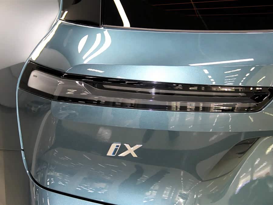 BMW iX 2023 car image #37