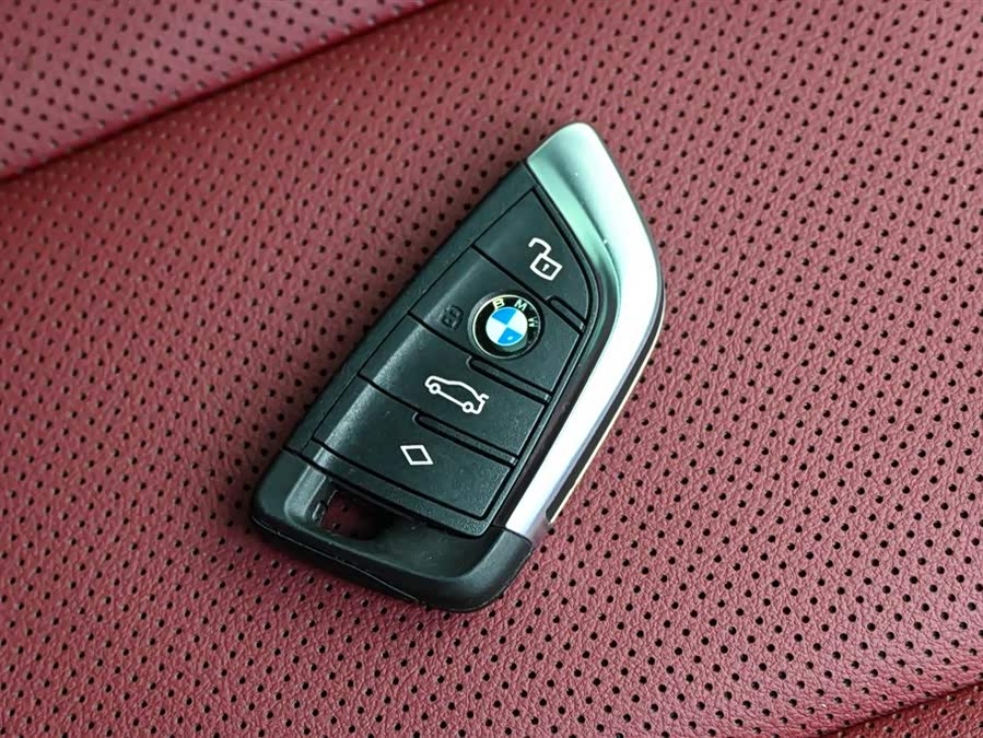 BMW i4 2025 car image #37