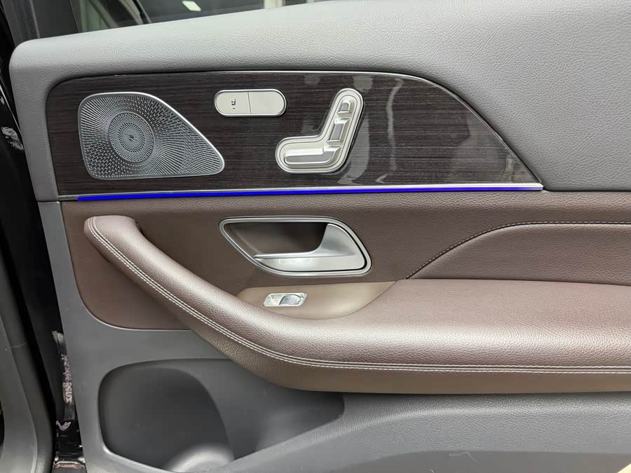 Mercedes-Benz GLE Class 2020 car image #37