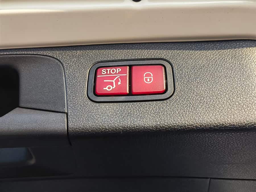 Mercedes-Benz GLC Class 2020 car image #37