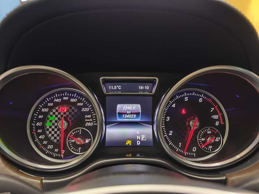 Mercedes-Benz GLE Class 2016 car image #37