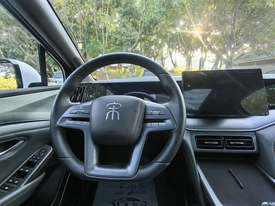 BYD SongL DM-i 2025 #37 BYD SongL DM-i 2025 car image #37