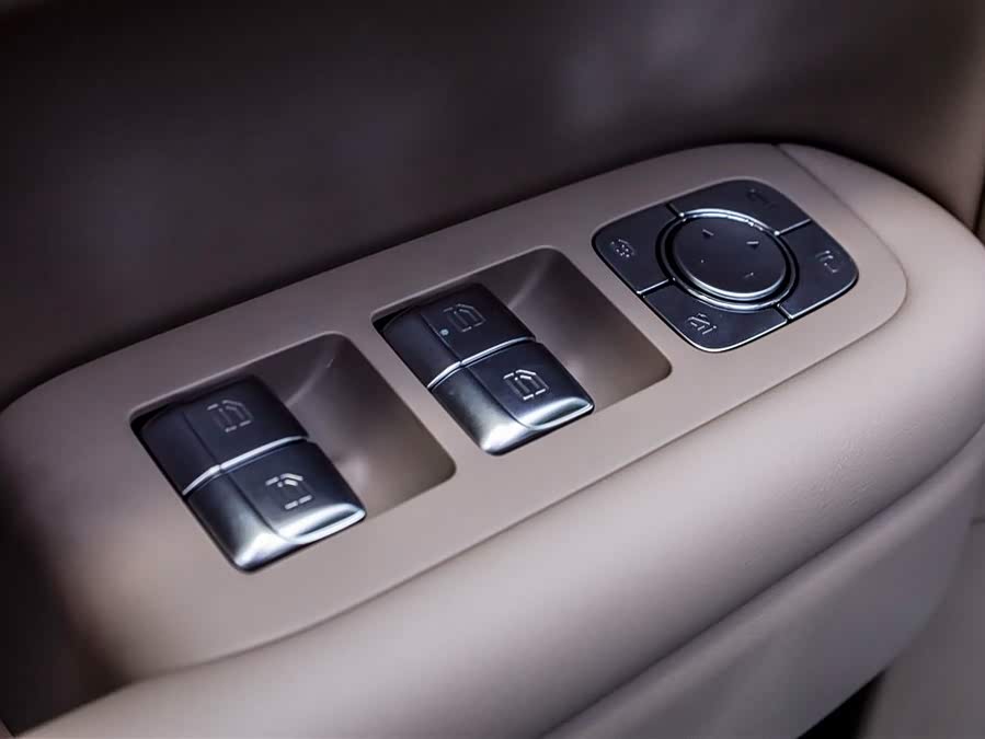 Li L6 2025 image de voiture #37