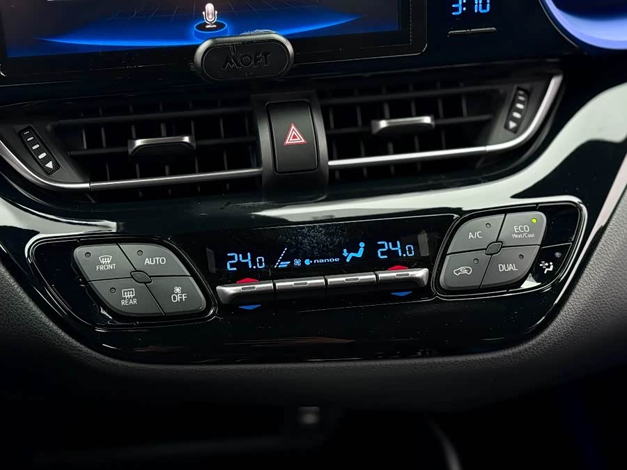 Toyota C-HR 2018 #37 Toyota C-HR 2018 car image #37