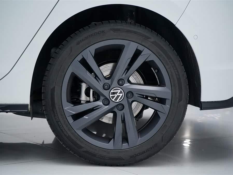Volkswagen Golf 2022 car image #37