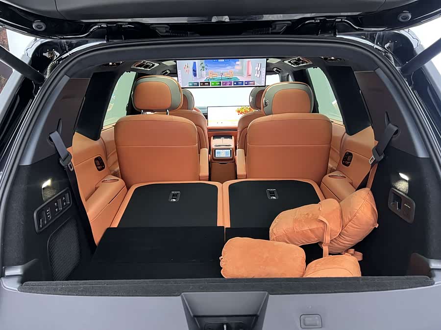 Lynk & Co 900 2025 car image #37