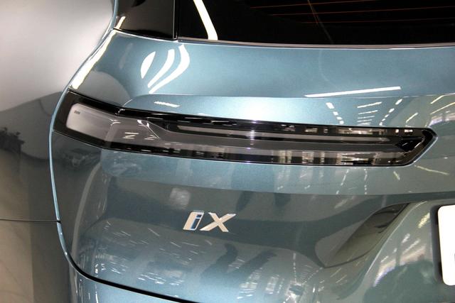 BMW iX 2023 car image #37