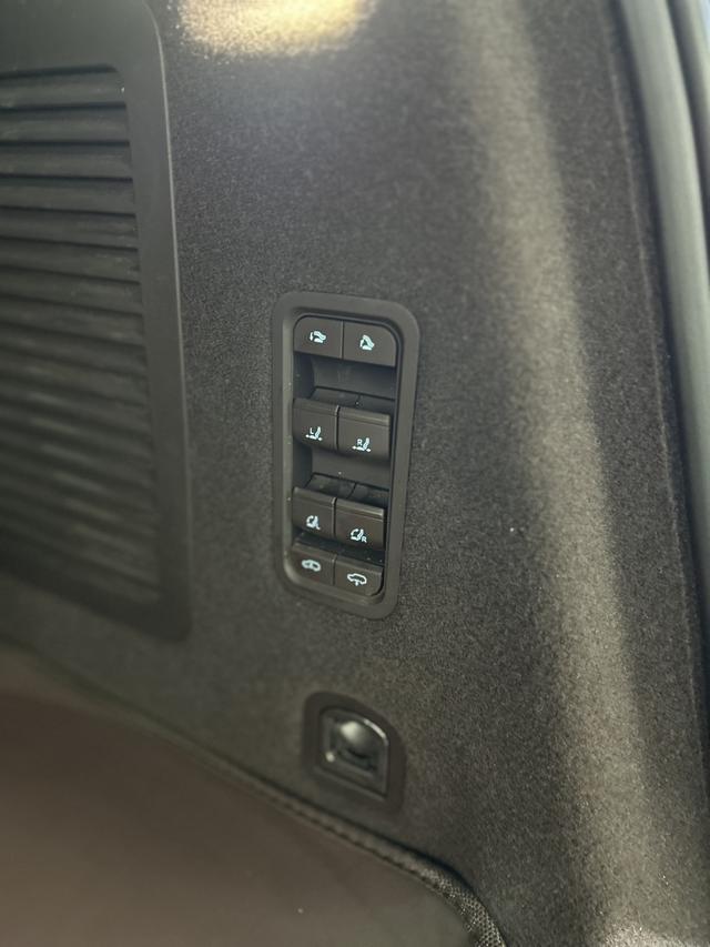 Denza N9 2025 car image #37