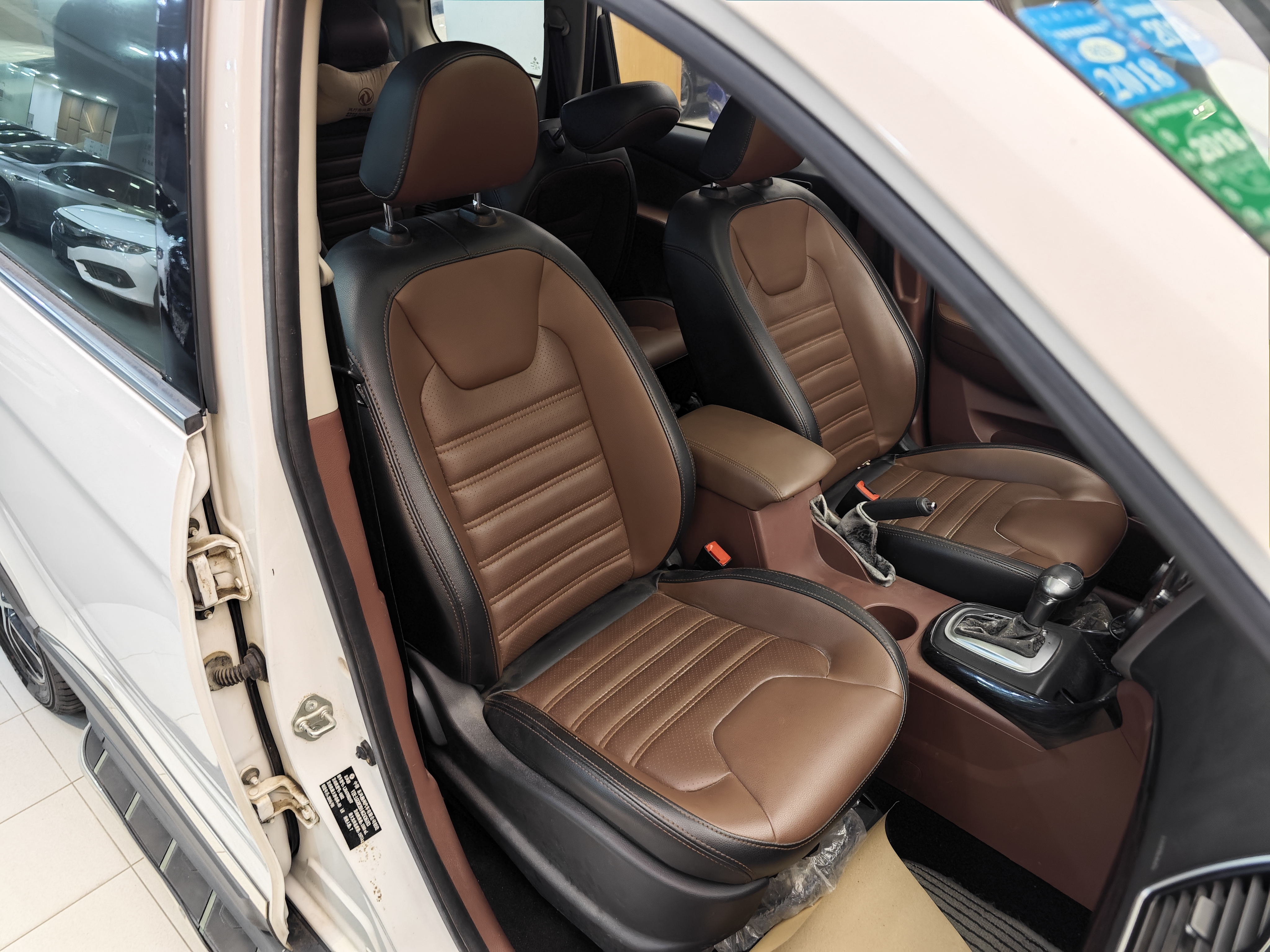 Forthing SX6 2016 car image #37