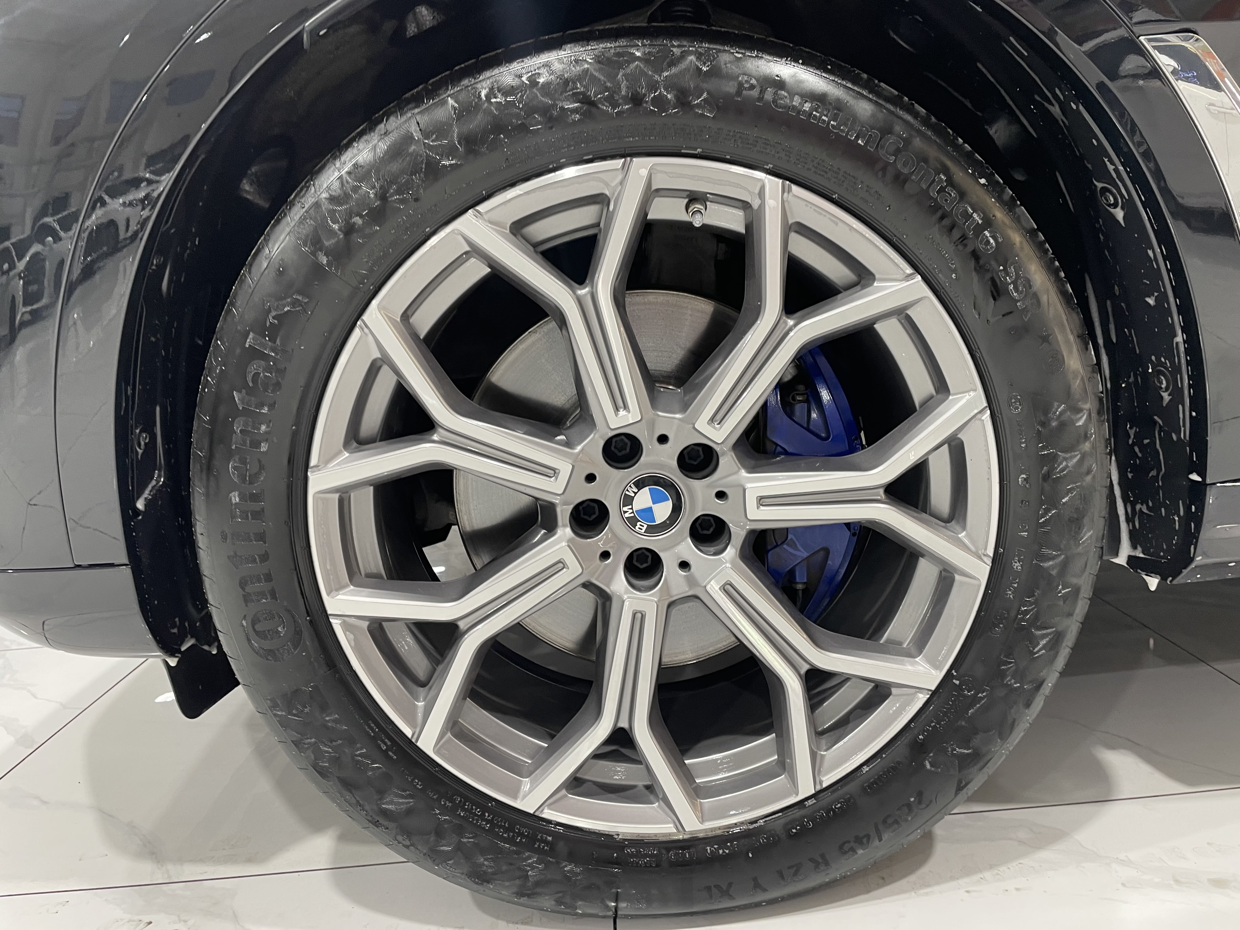 BMW X7 M60i 2021 car image #37