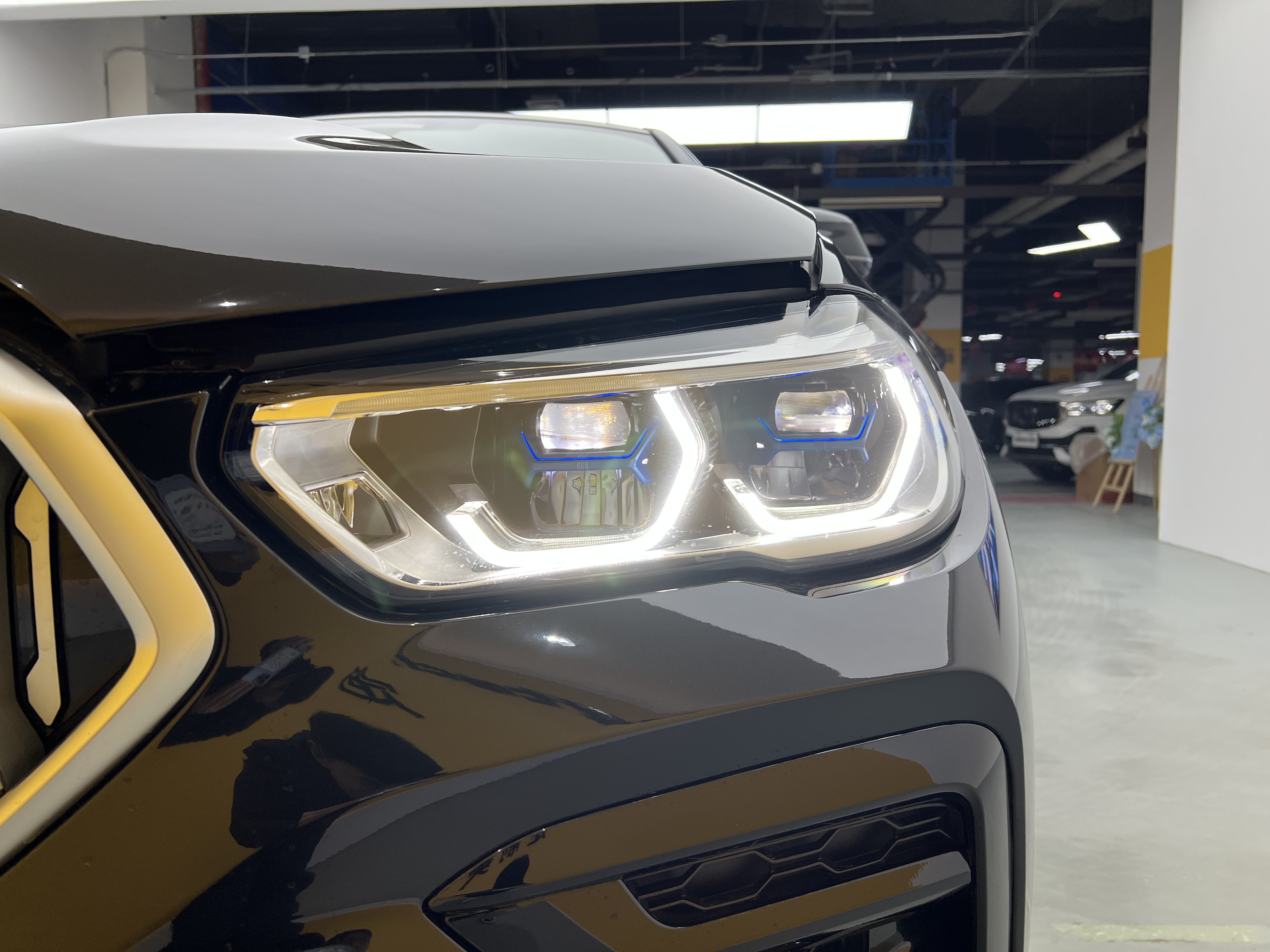 BMW X6 2021 car image #37