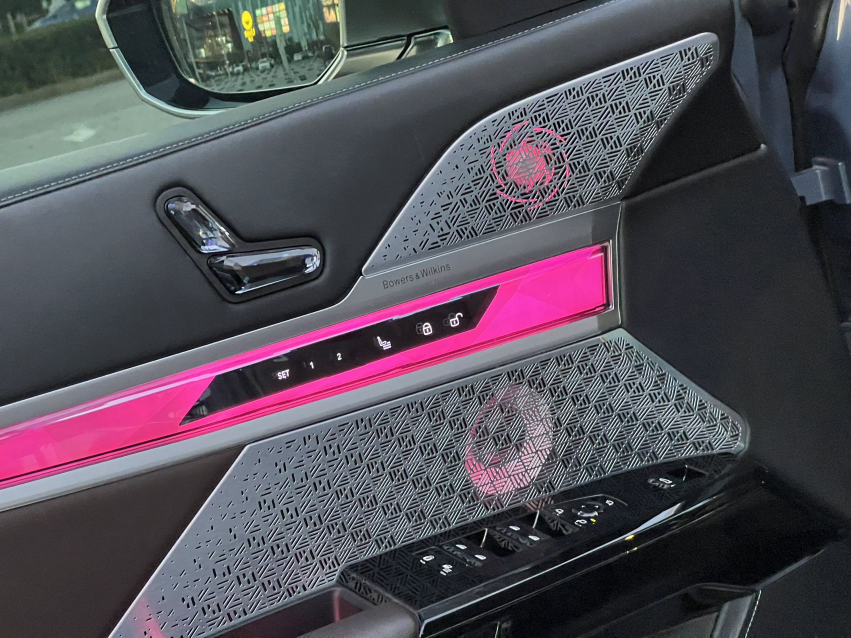 BMW i7 2023 car image #37