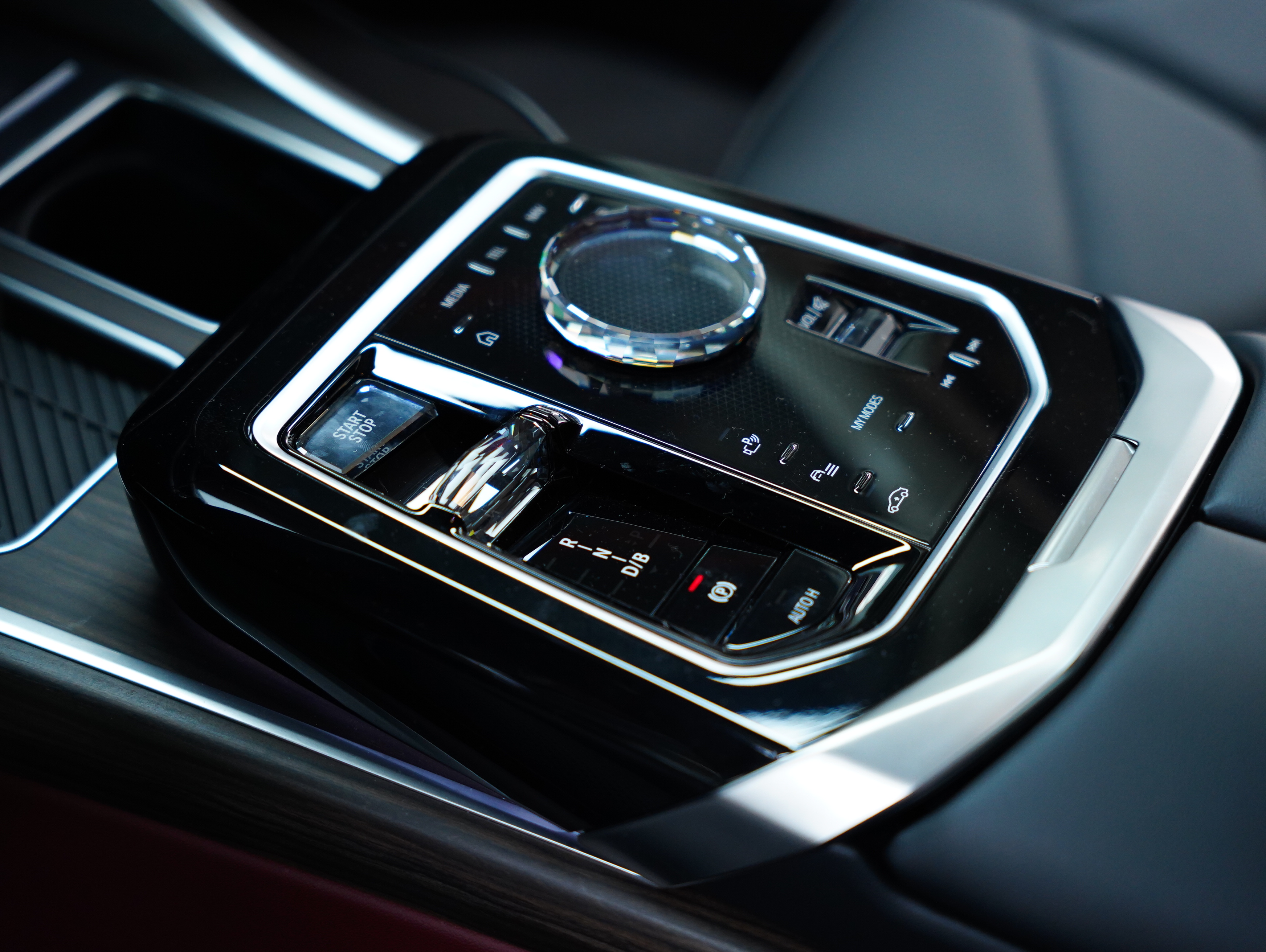 BMW i7 M70L 2023 #37 BMW i7 M70L 2023 car image #37