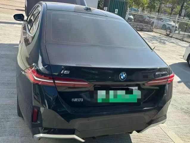 BMW i5 2024 car image #37