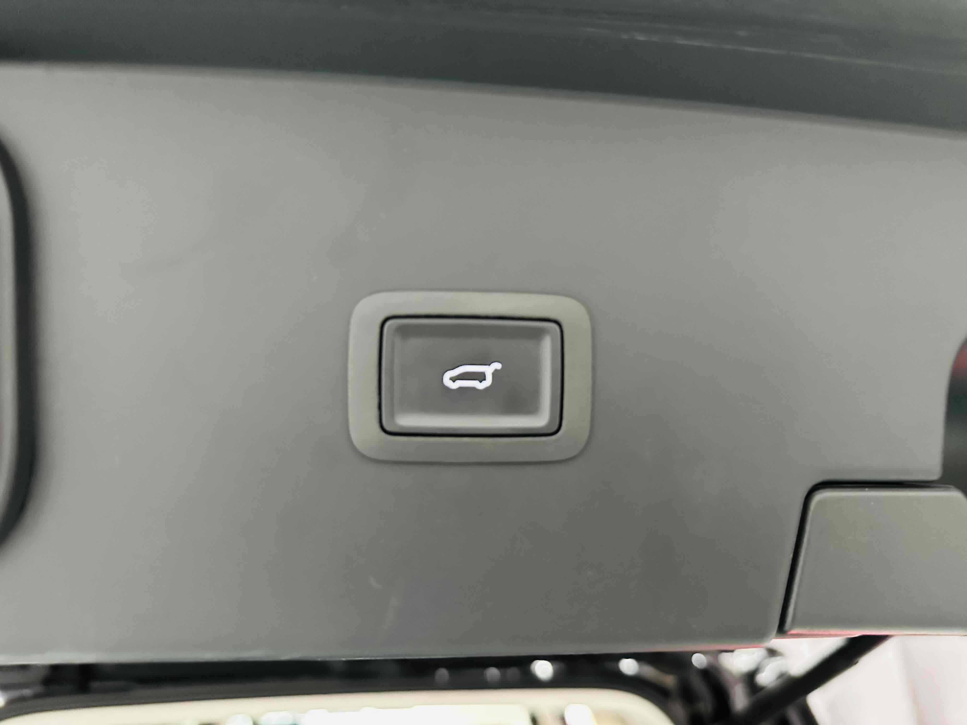 HongQi HQ9 PHEV 2024 #37 HongQi HQ9 PHEV 2024 car image #37