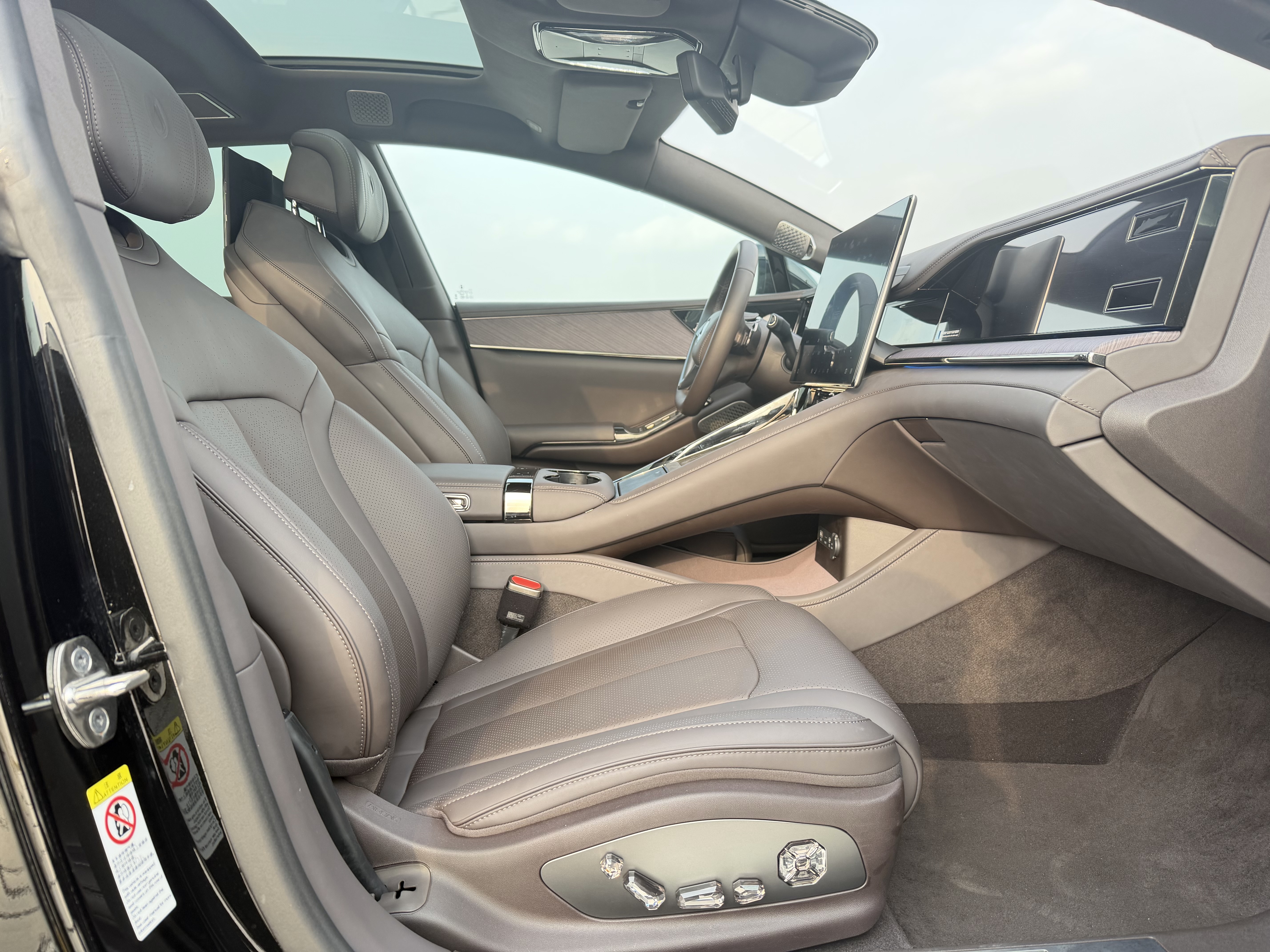 Denza Z9 2024 car image #37