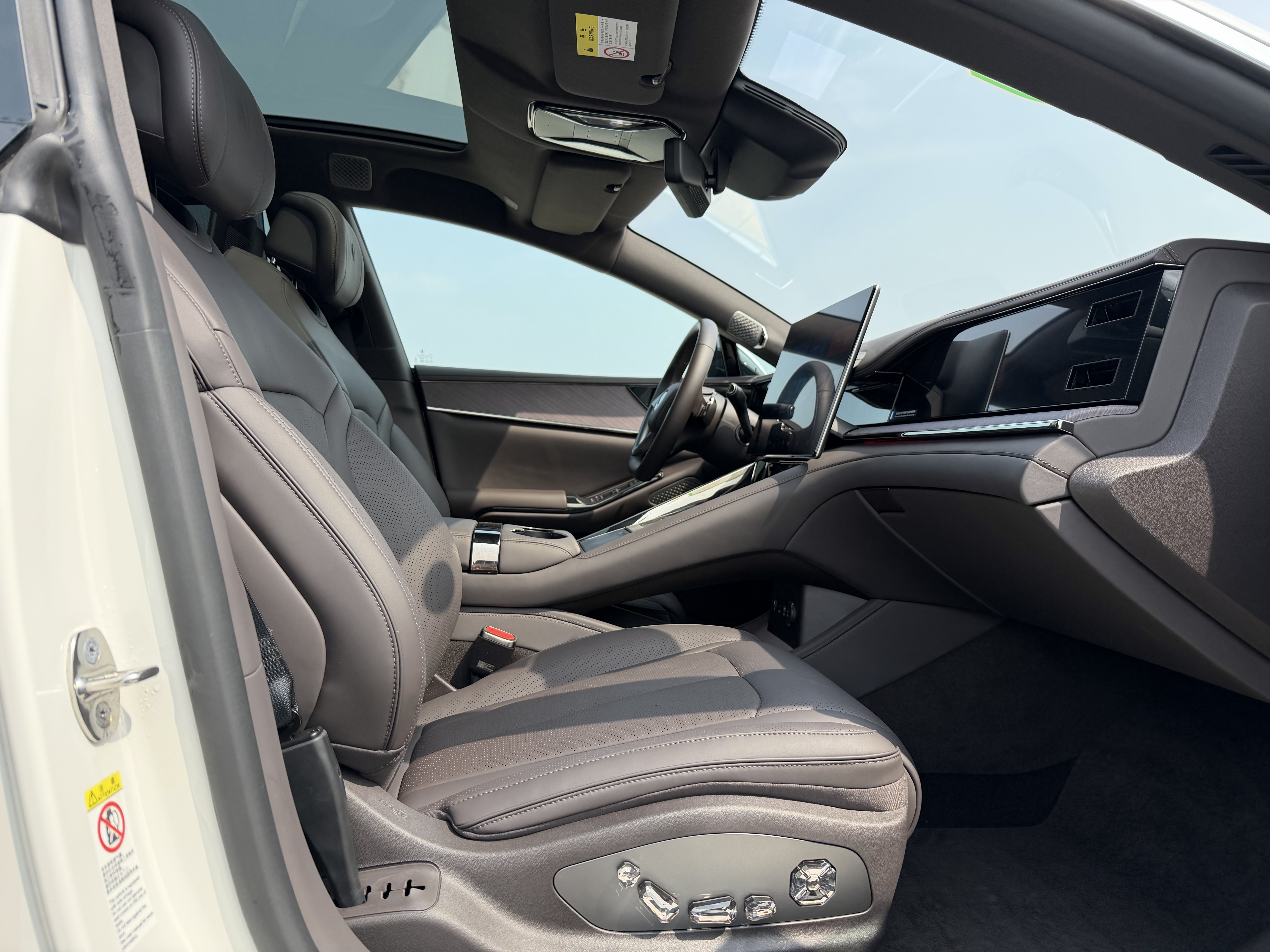 Denza Z9 2024 صورة سيارة #37