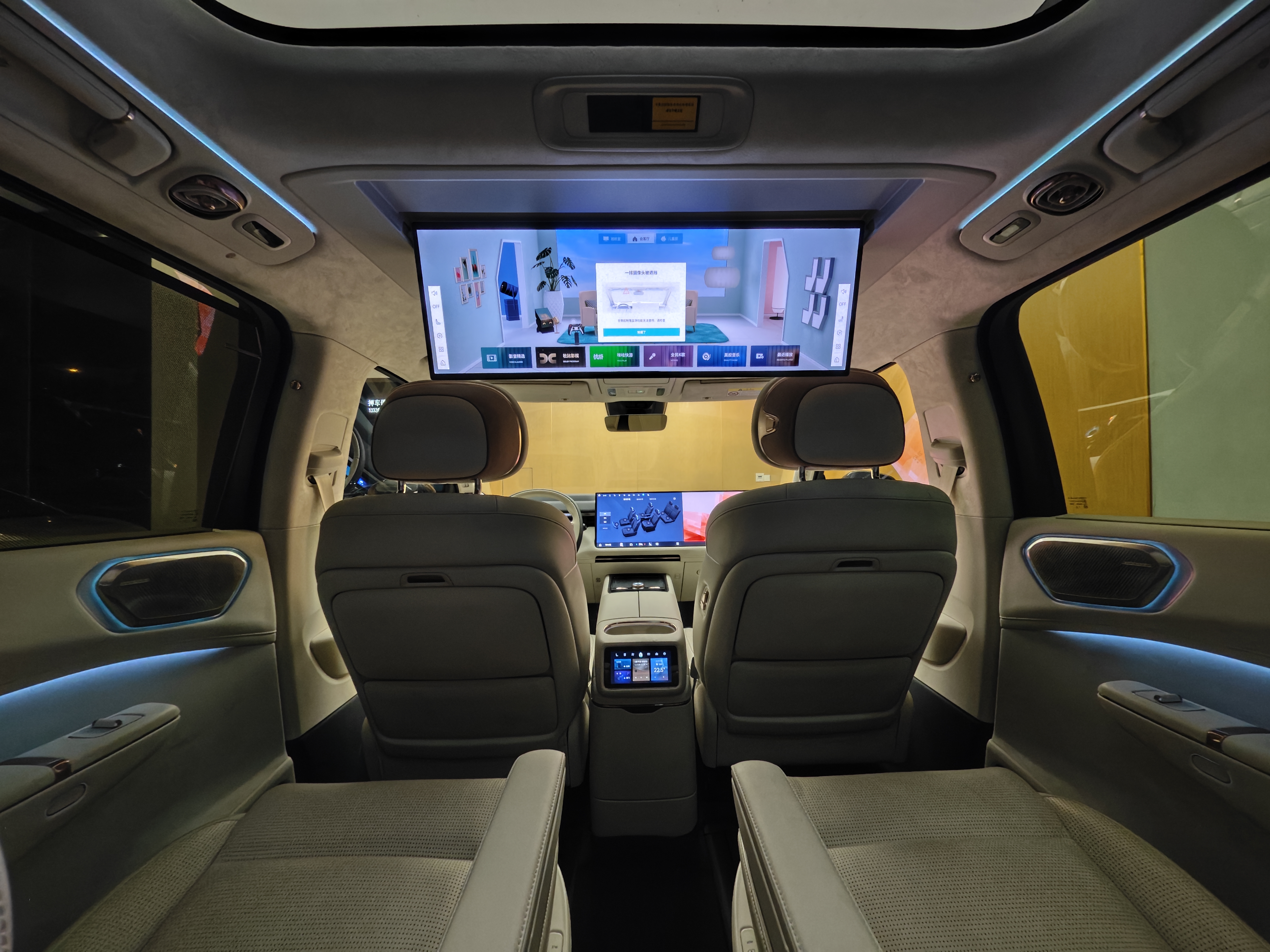 Lynk & Co 900 2025 car image #37
