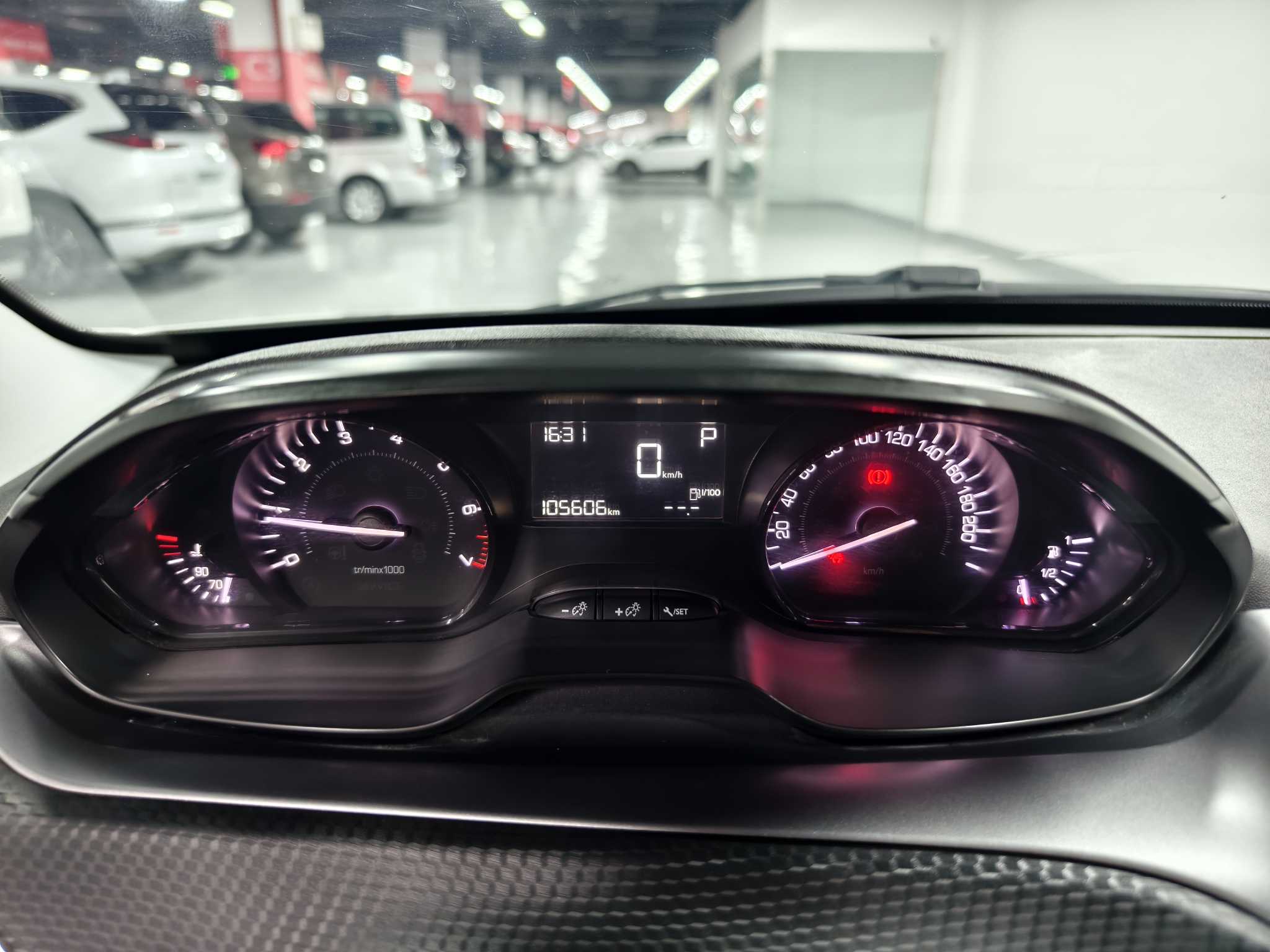 Peugeot 2008 2015 car image #37