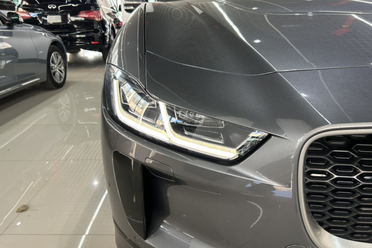 2019 car image #37