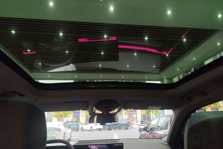 BMW i5 2024 car image #37