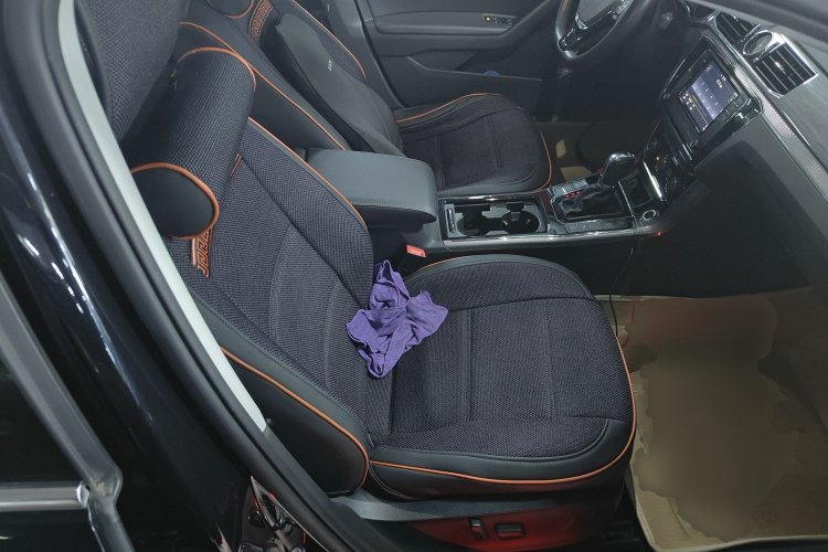 Volkswagen Passat 2018 car image #37
