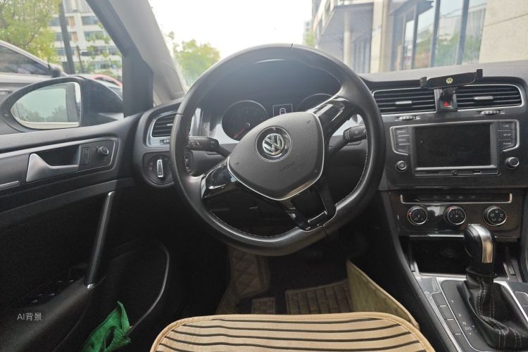 Volkswagen Golf 2017 car image #13
