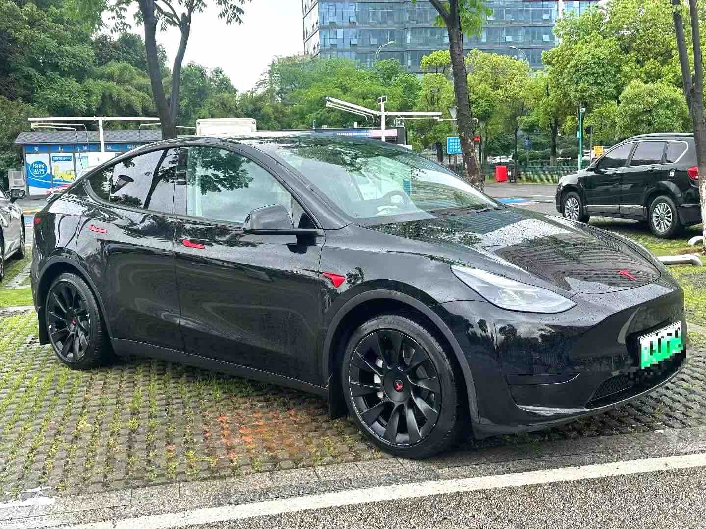 Tesla Model Y 2023 #3 Tesla Model Y 2023 car image #3