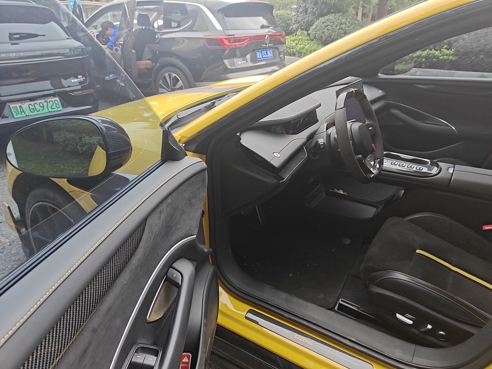 MI SU7 Ultra 2025 car image #3