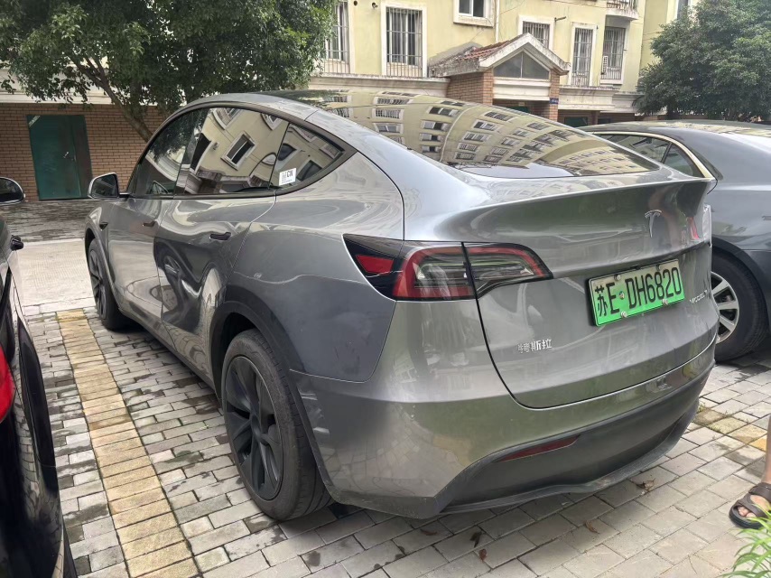 Tesla Model Y 2024 car image #8