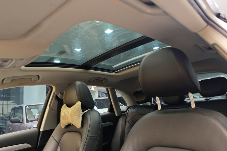 Audi Q3 2016 car image #21