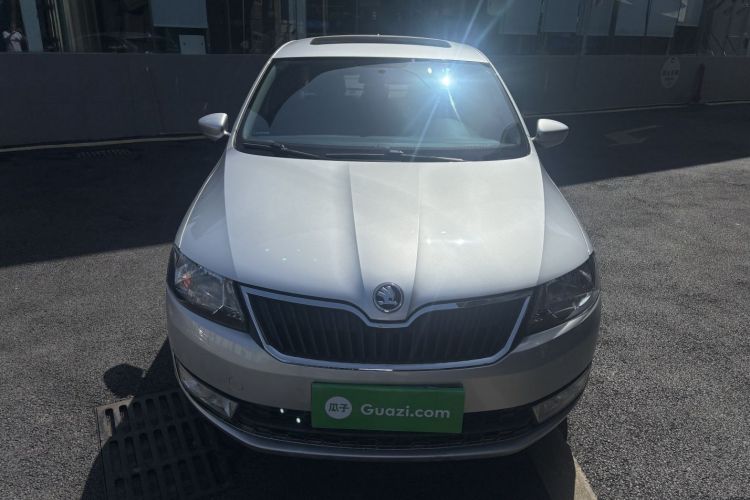 Skoda Rapid 2017 image de voiture #6