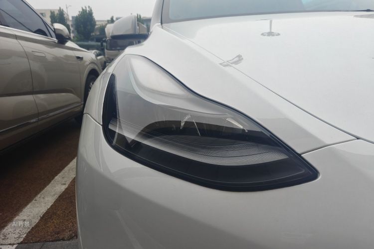 Tesla Model Y 2022 car image #8