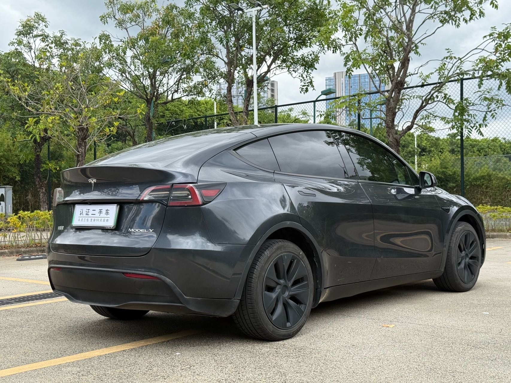 Tesla Model Y 2024 car image #9