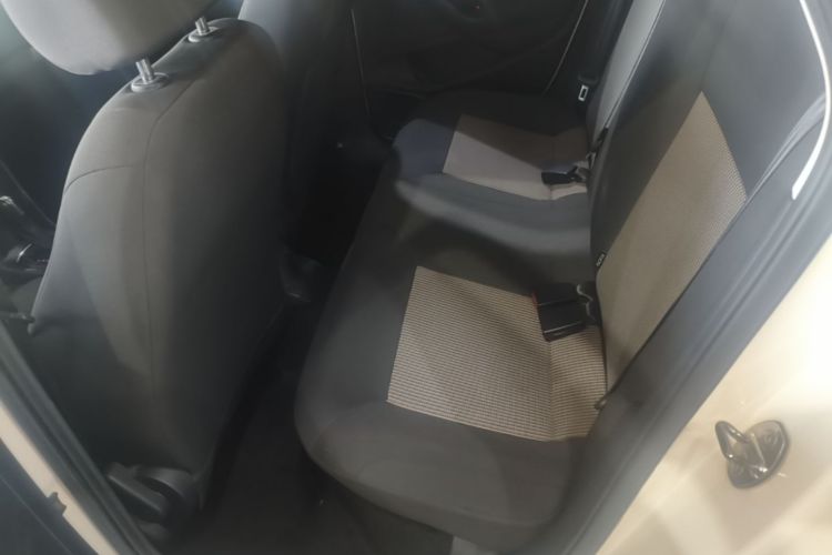 Volkswagen Polo 2017 car image #17