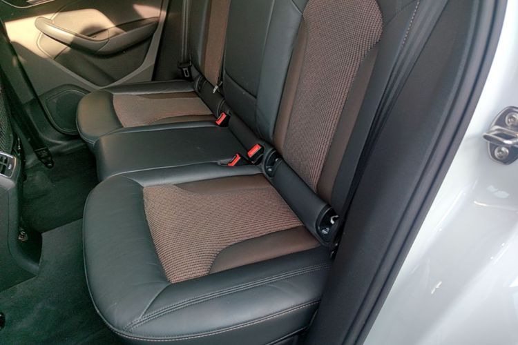 Audi Q3 2017 car image #17