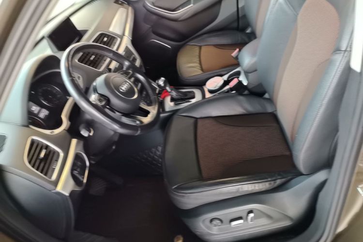 Audi Q3 2016 car image #15