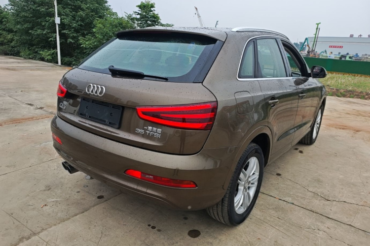 Audi Q3 2014 car image #7