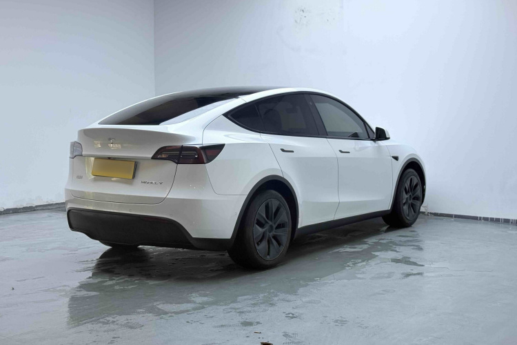 Tesla Model Y 2024 #7 Tesla Model Y 2024 car image #7