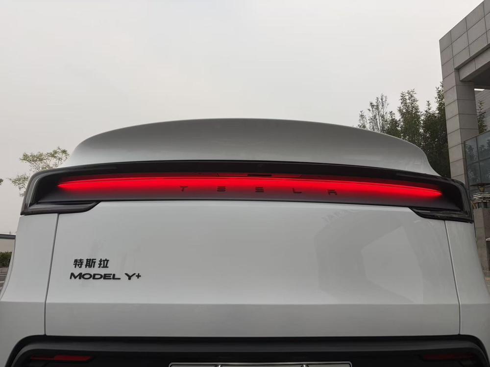 Tesla Model Y 2026 #12 Tesla Model Y 2026 صورة سيارة #12