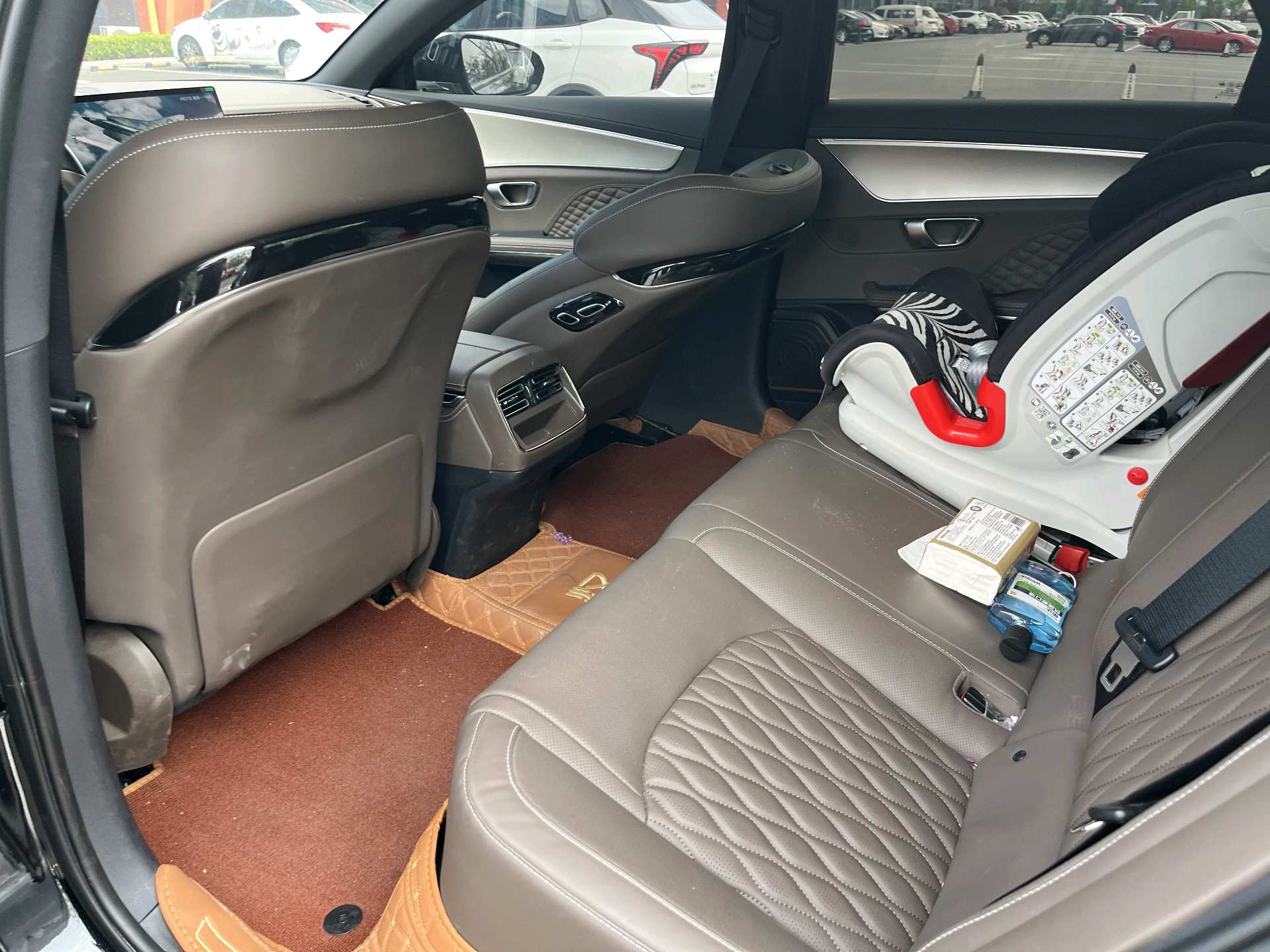 BYD Han 2023 car image #10