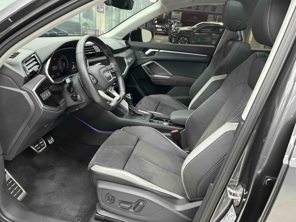 Audi Q3 2023 car image #3