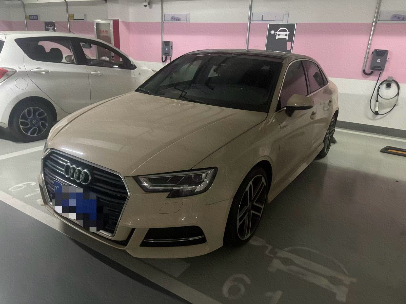 2019 immagine di auto 