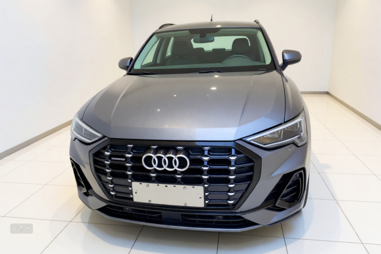 Audi Q3 2019 car image #3
