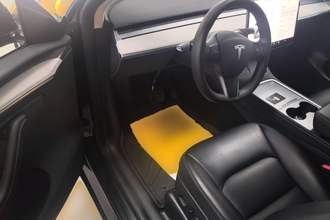 Tesla Model Y 2024 immagine di auto #12