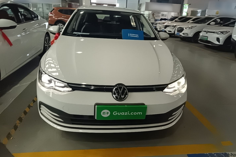 Volkswagen Golf 2023 immagine di auto #3